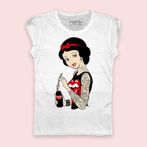 LOVES FIRST KISS T-shirt